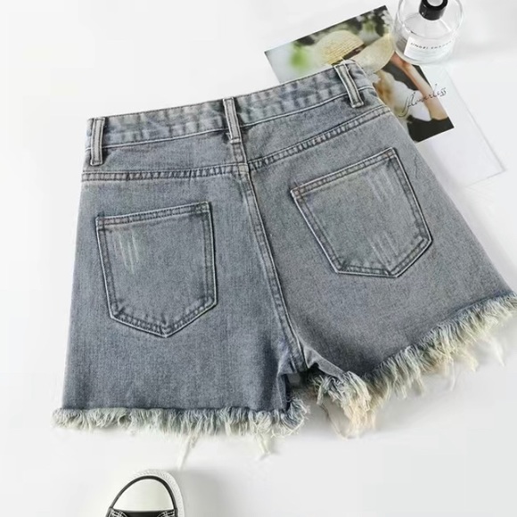 NWOT Light blue high waisted distressed Jean shorts (XXL/14) - Picture 2 of 2